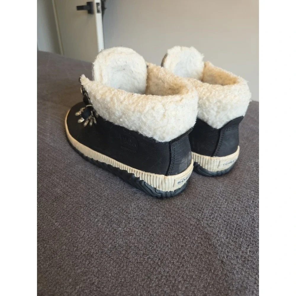 Sorel‎ Womens 7.5 Waterproof Winter Boots Black Suede Shearling Fur Hiking Cozy